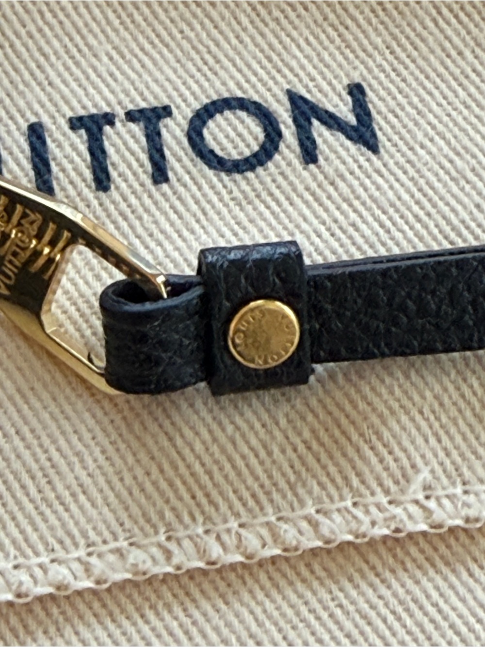 Auth Louis Vuitton key pouch in monogram empreinte leather (Brand New) - Picture 8 of 12